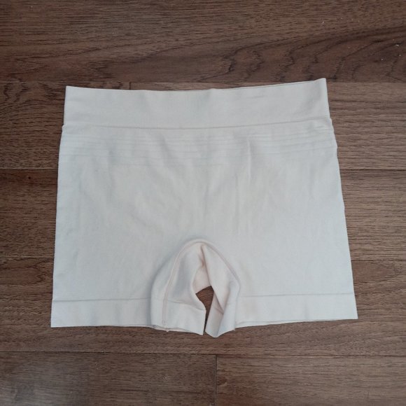 Warner's Beige No Pinching No Problem Nylon Smoothing Boyshorts UNWORN - Picture 2 of 13